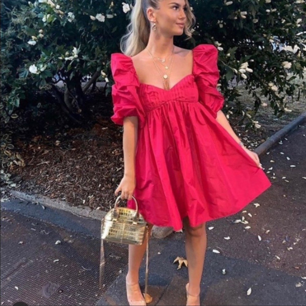 Hot pink Zara taffeta puff sleeve dress!!! Such a cute statement dress!!! 💖💖